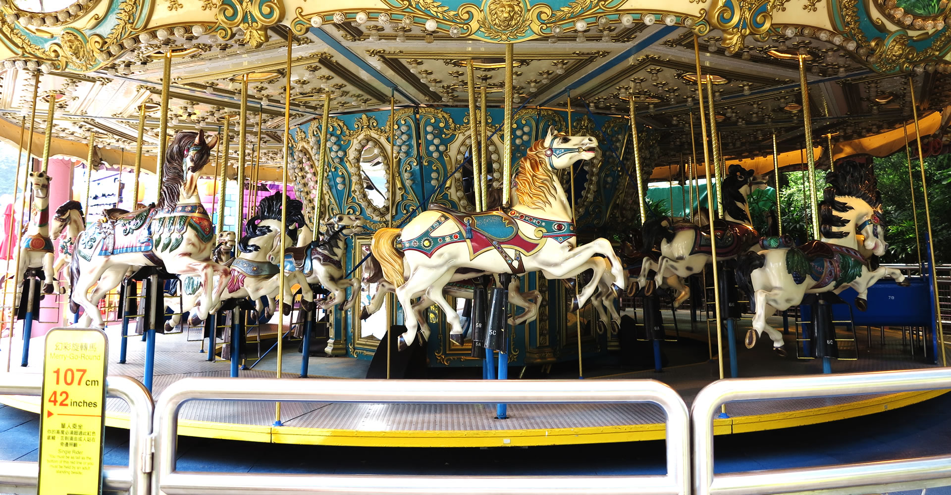 classic-merry-go-round-iconic-amusement-park-ride-ocean-park-hong-kong