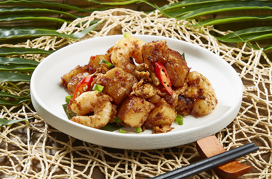 Fried Turnip Cake with Shrimp in Singapore Style Fried Turnip Cake with Shrimp in Singapore Style