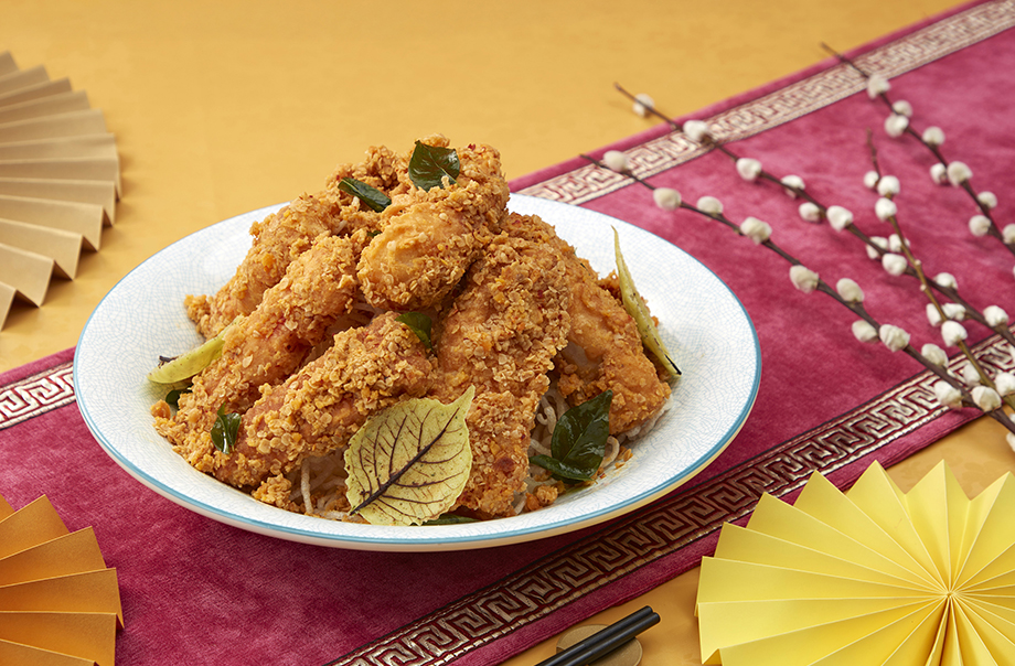 Spicy Alaskan King Crab Legs with Oatmeal and Salty Egg
Spicy Alaskan King Crab Legs with Oatmeal and Salty Egg