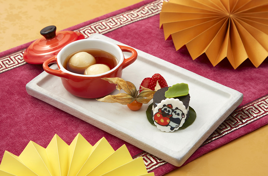 Black Sesame Glutinous Rice Balls in Sweet Ginger Soup with Black Sesame Coconut Pudding
Black Sesame Glutinous Rice Balls in Sweet Ginger Soup with Black Sesame Coconut Pudding