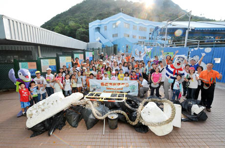 Photo 2: Nearly 250 kg of trash were collected in this year’s International Coastal Cleanup