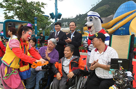 Photo 3: Guests enjoy a fun day at Ocean Park during the IDDP