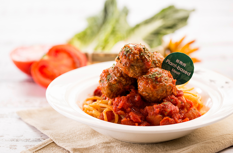Spaghetti with Vegan Meat Balls in Fresh Tomato Sauce
