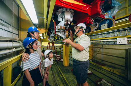 Voyagers (Aged 9-11) Behind the Engines 101