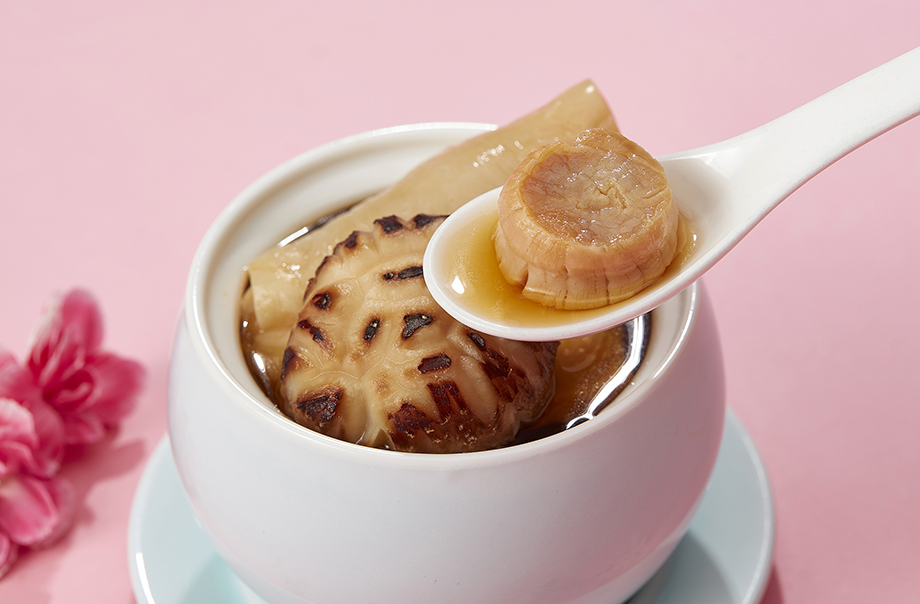Double-boiled Chicken Consommé with Fish Maw, Conpoy and Mushroom 