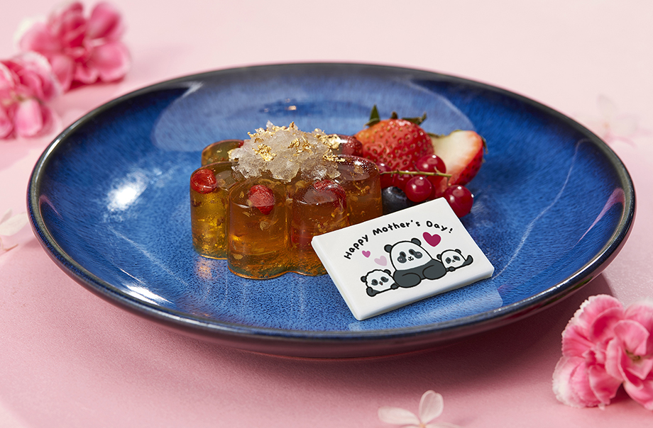 Osmanthus Jelly with Bird’s Nest and Golden Foil 