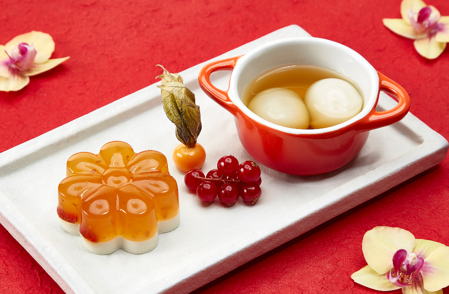 Black Sesame Glutinous Rice Balls in Sweet Ginger Soup and Coconut Pudding with Osmanthus