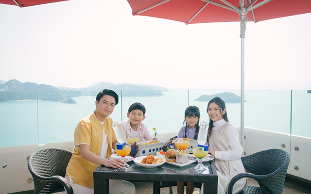 https://media.oceanpark.com.hk/files/s3fs-public/terrace-cafe-1_m_1.jpg
